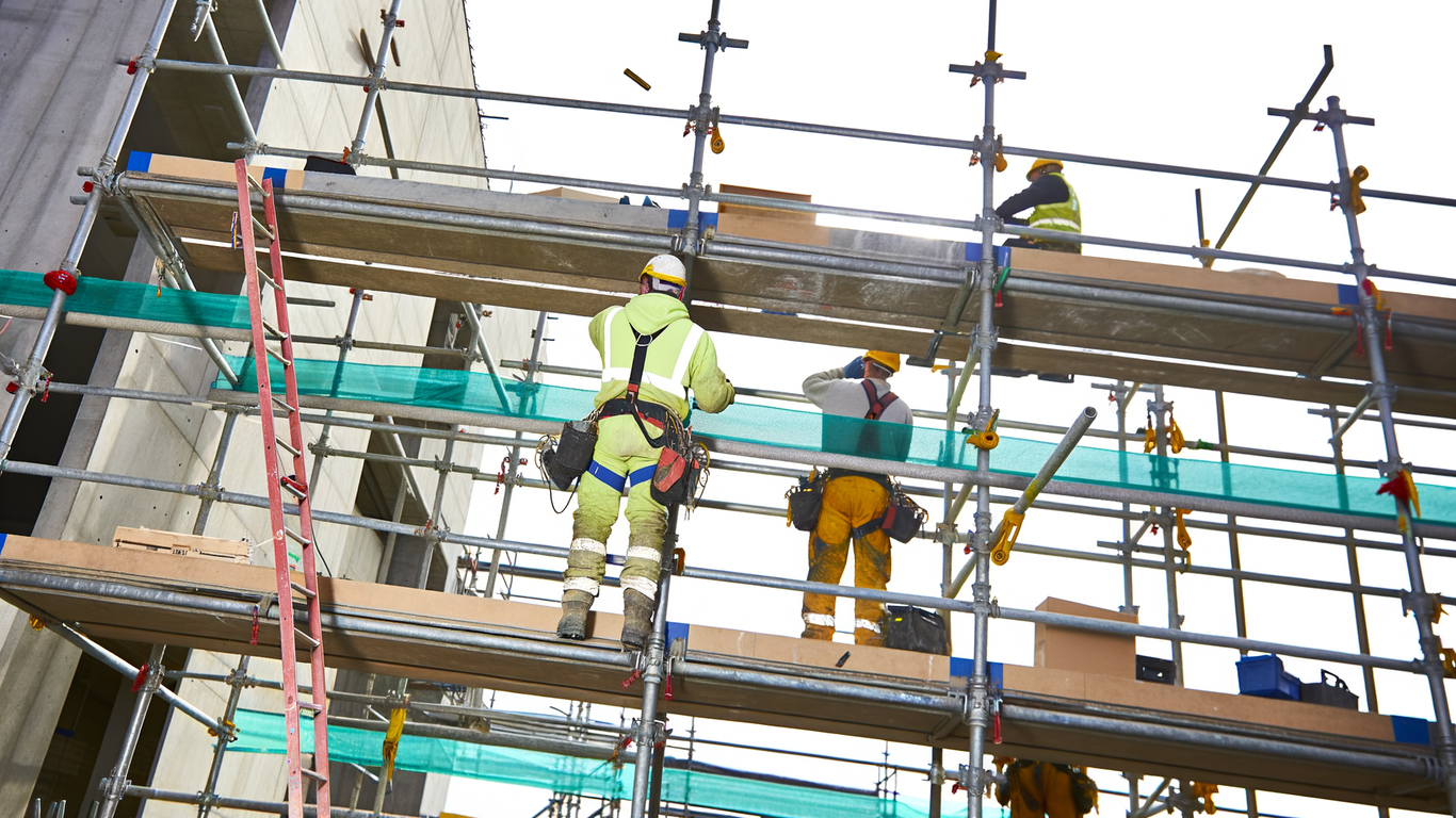 Sécurité des échafaudages : les normes essentielles pour un chantier sûr