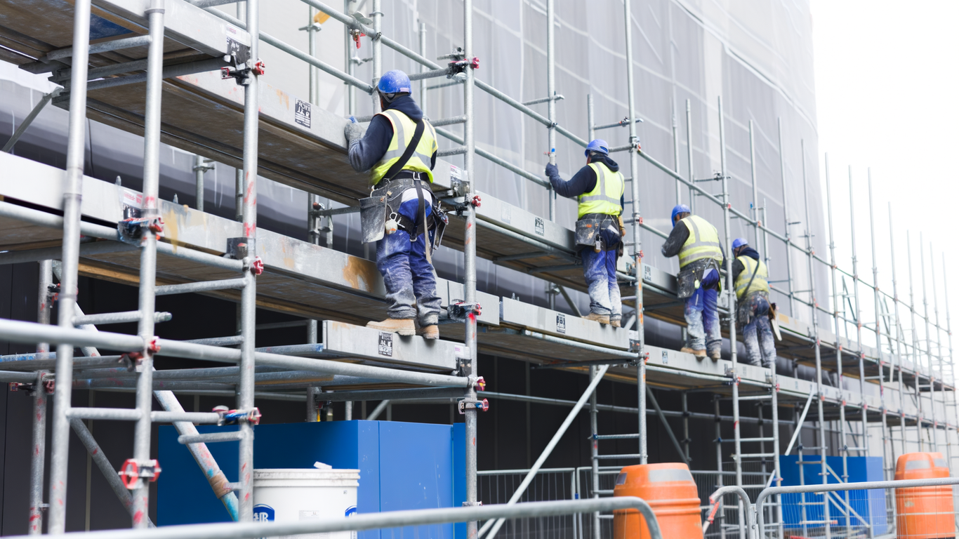 Sécurité des échafaudages : les normes essentielles pour un chantier sûr